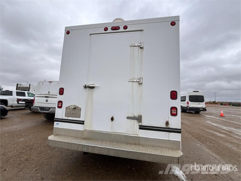 Ford F-350 Kis teherszállító/Platós kocsi