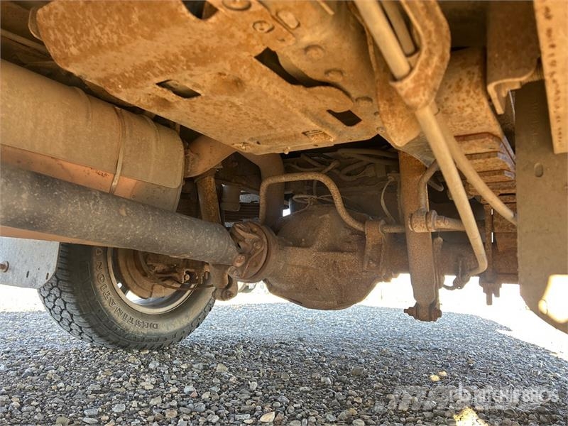 Ford F-350 平板栏板货车