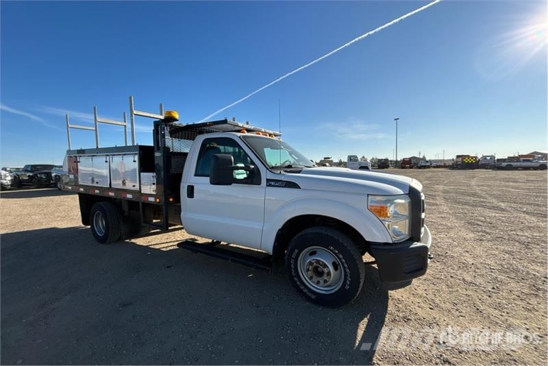 Ford F-350 Pritschenwagen/Pritschenwagen mit Seitenklappe