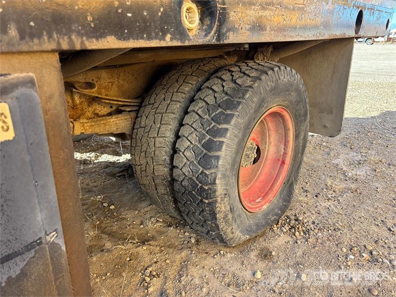 Ford F-350 Platós / Ponyvás teherautók