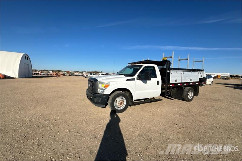 Ford F-350 Pritschenwagen/Pritschenwagen mit Seitenklappe