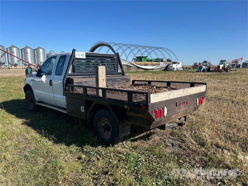 Ford F-350 Platós / Ponyvás teherautók