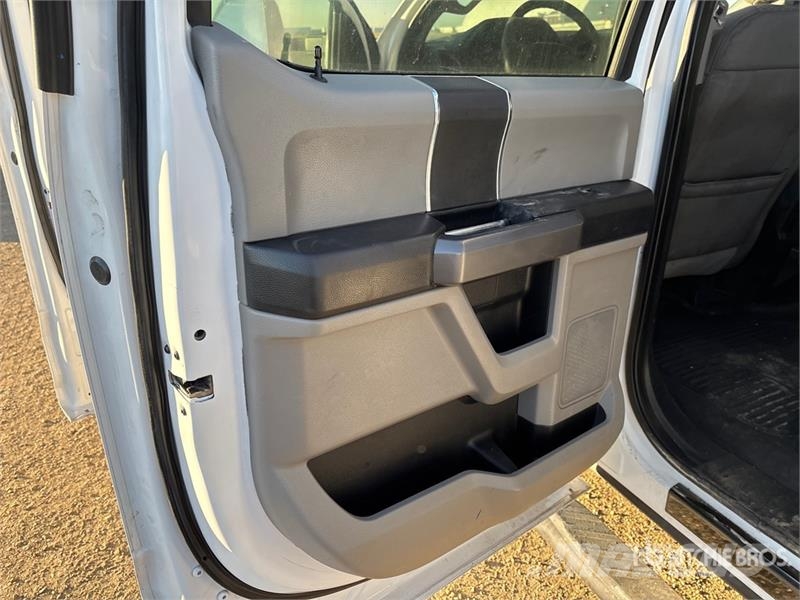 Ford F-350 Tovornjaki s kesonom/platojem