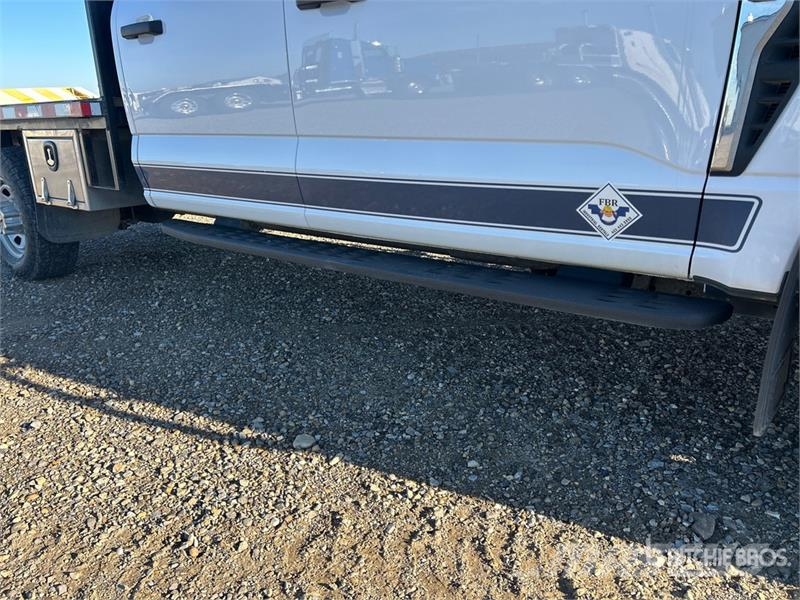 Ford F-350 平板栏板货车