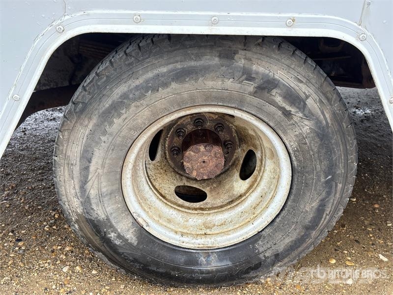 Ford F-350 Kis teherszállító/Platós kocsi
