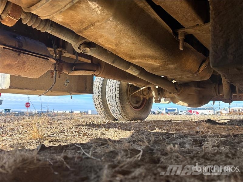 Ford F-350 Platós / Ponyvás teherautók