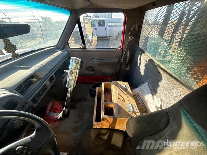 Ford F-350 Platós / Ponyvás teherautók