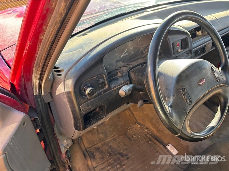 Ford F-350 Platós / Ponyvás teherautók