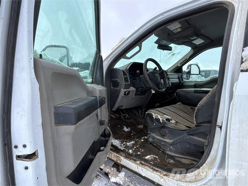 Ford F-350 Tovornjaki s kesonom/platojem