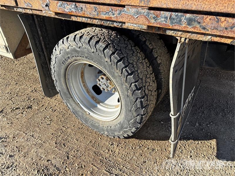 Ford F-350 Platós / Ponyvás teherautók