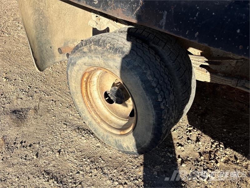 Ford F-350 Platós / Ponyvás teherautók