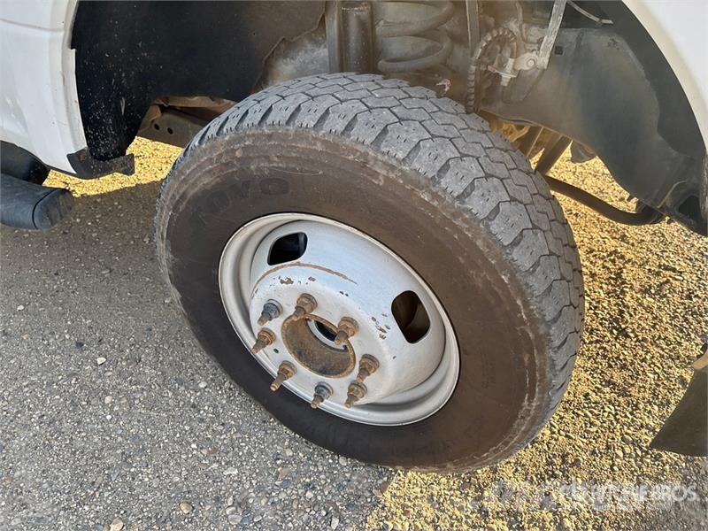 Ford F-350 Tovornjaki s kesonom/platojem