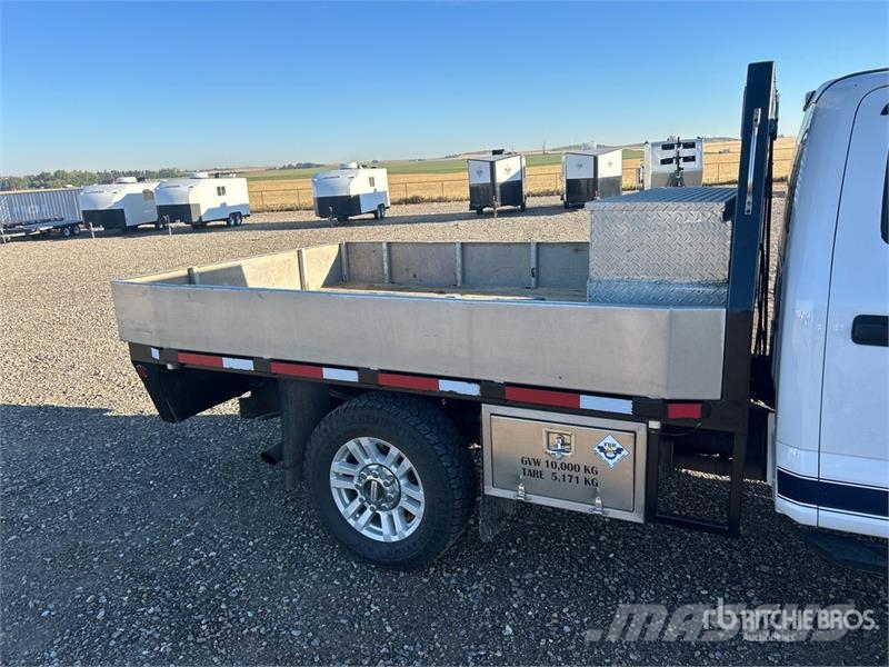 Ford F-350 平板栏板货车