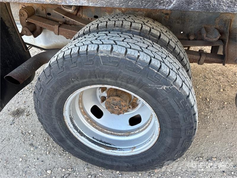 Ford F-350 Pritschenwagen/Pritschenwagen mit Seitenklappe