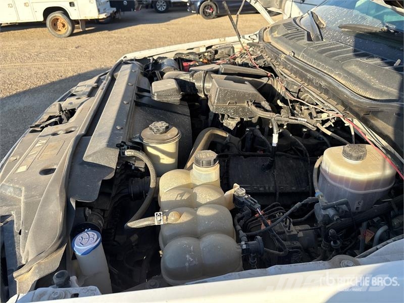 Ford F-350 Tovornjaki s kesonom/platojem