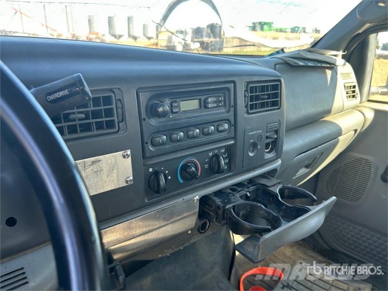 Ford F-350 Platós / Ponyvás teherautók