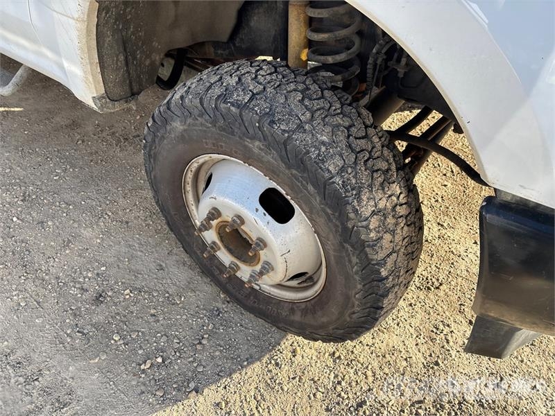 Ford F-350 Platós / Ponyvás teherautók