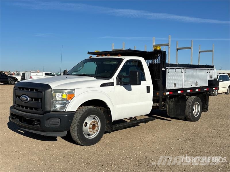 Ford F-350 Pritschenwagen/Pritschenwagen mit Seitenklappe