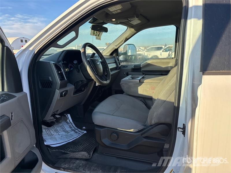 Ford F-350 Tovornjaki s kesonom/platojem