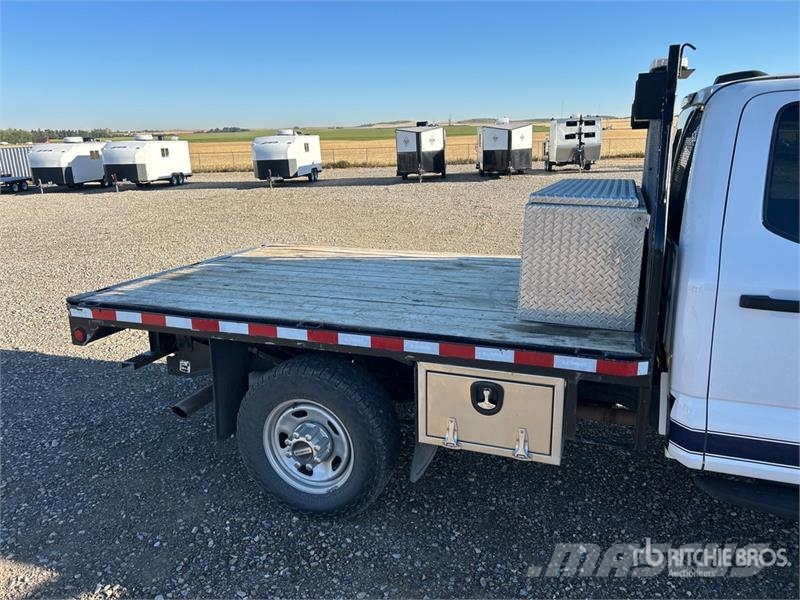 Ford F-350 平板栏板货车