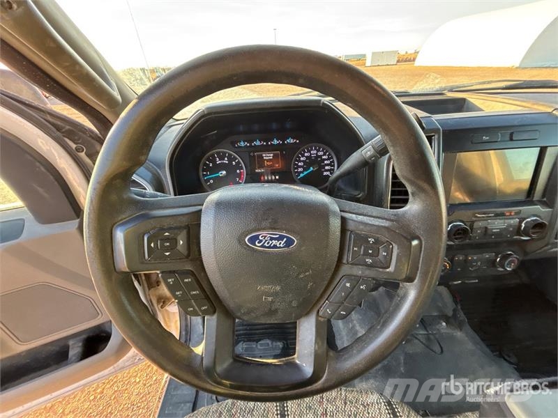 Ford F-350 شاحنات مسطحة/مفصلية الجوانب