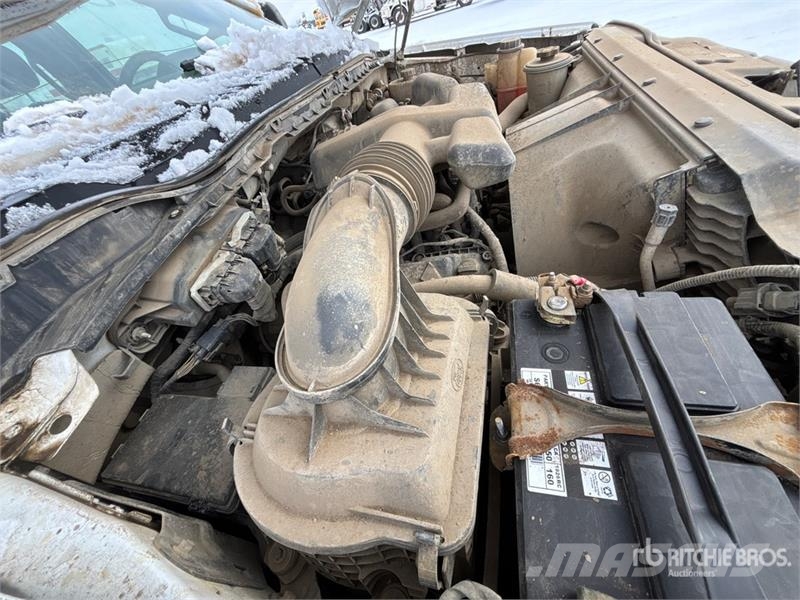 Ford F-350 Tovornjaki s kesonom/platojem