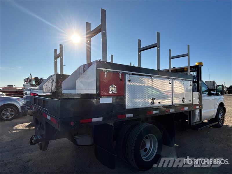 Ford F-350 Pritschenwagen/Pritschenwagen mit Seitenklappe