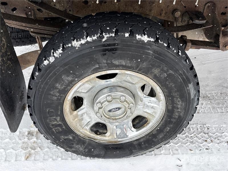 Ford F-350 شاحنات مسطحة/مفصلية الجوانب