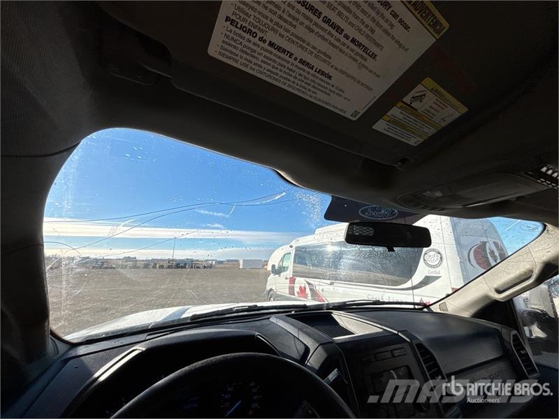 Ford F-350 Platós / Ponyvás teherautók