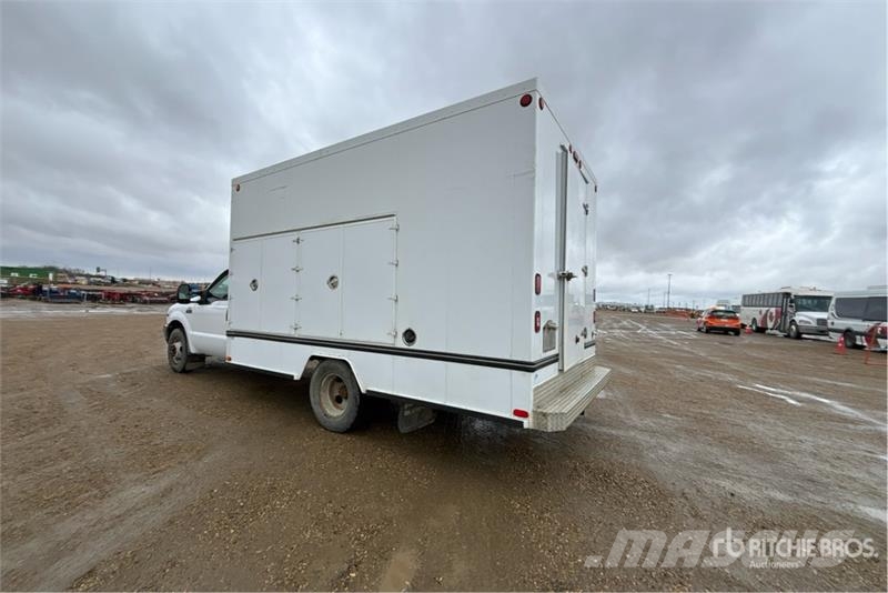 Ford F-350 Kis teherszállító/Platós kocsi