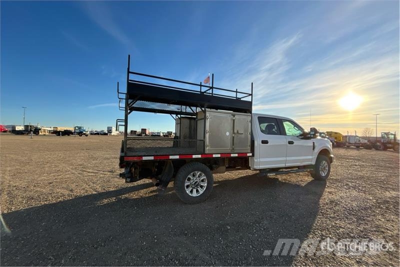 Ford F-350 شاحنات مسطحة/مفصلية الجوانب