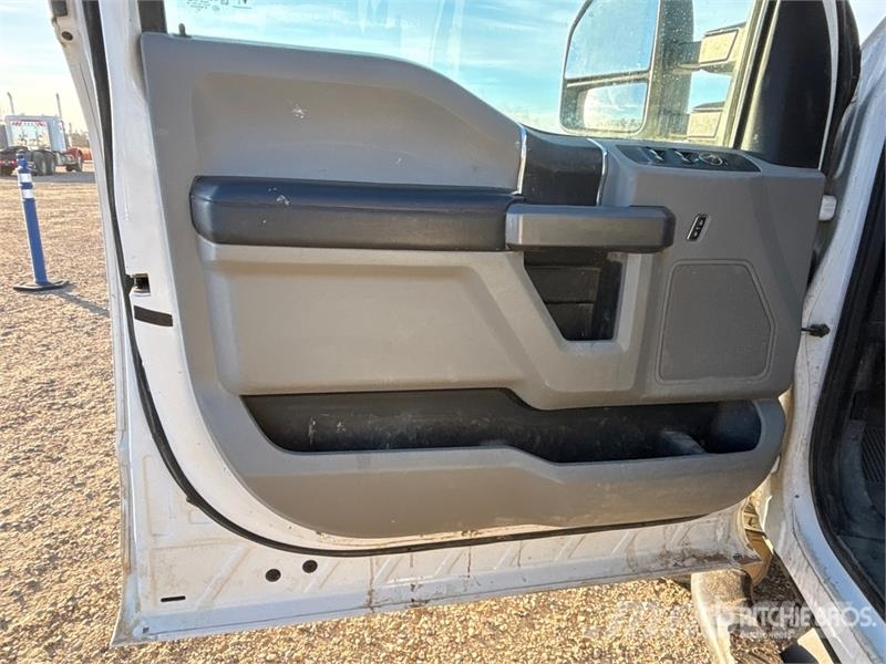 Ford F-350 شاحنات مسطحة/مفصلية الجوانب