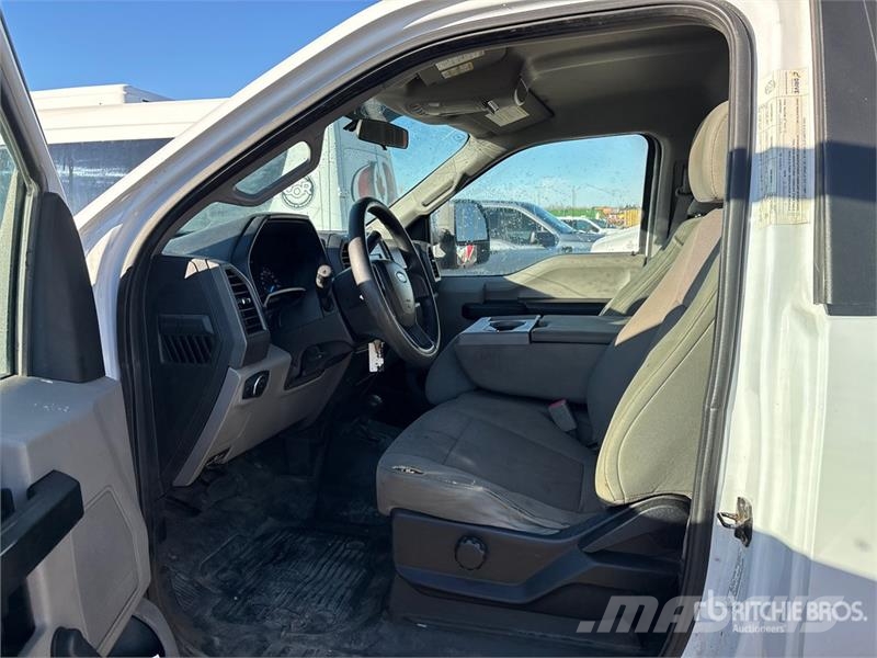 Ford F-350 Platós / Ponyvás teherautók