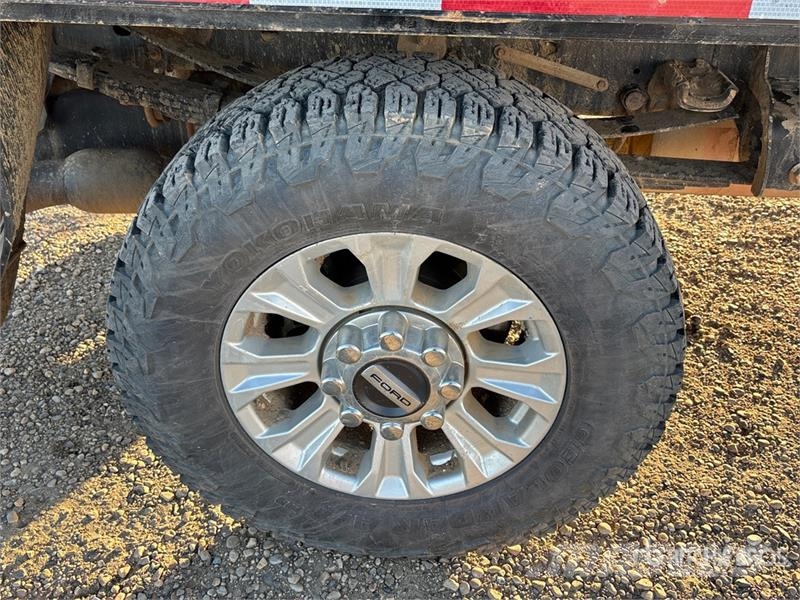 Ford F-350 شاحنات مسطحة/مفصلية الجوانب