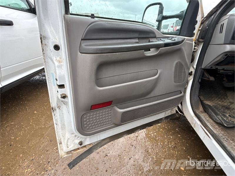 Ford F-350 Kis teherszállító/Platós kocsi