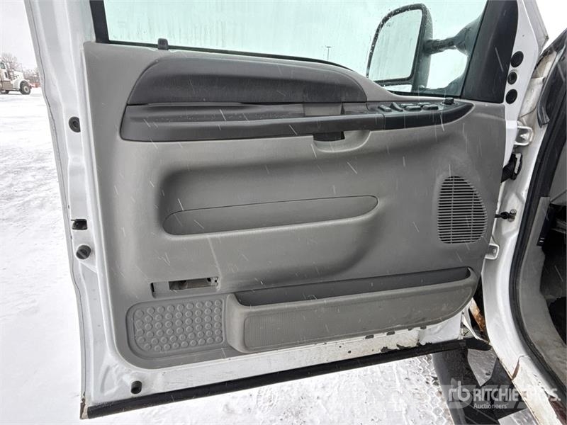 Ford F-350 شاحنات مسطحة/مفصلية الجوانب