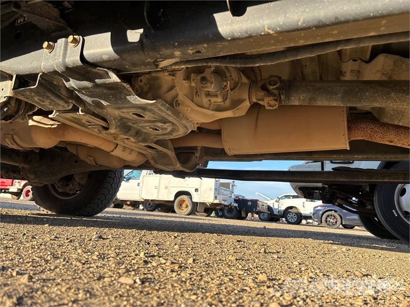 Ford F-350 Tovornjaki s kesonom/platojem