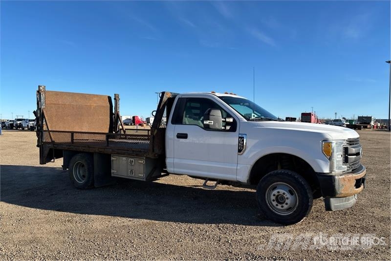 Ford F-350 Platós / Ponyvás teherautók