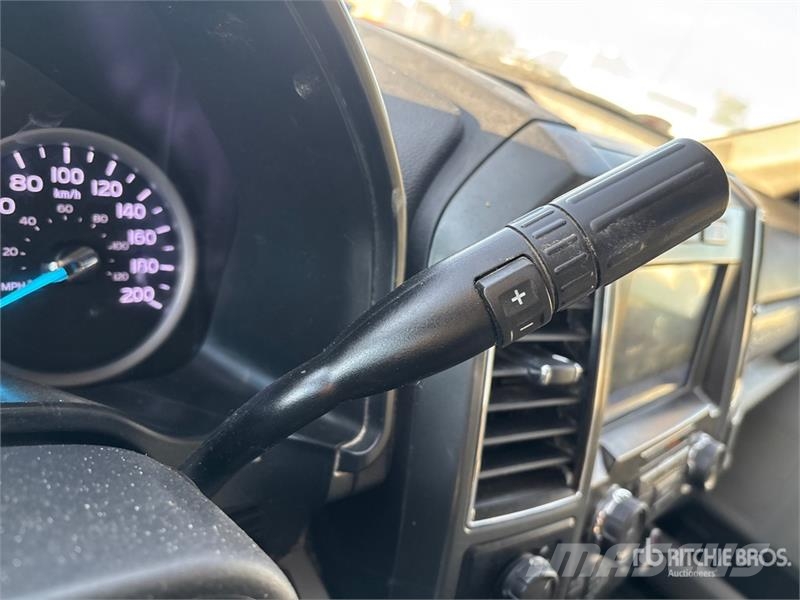 Ford F-350 Tovornjaki s kesonom/platojem