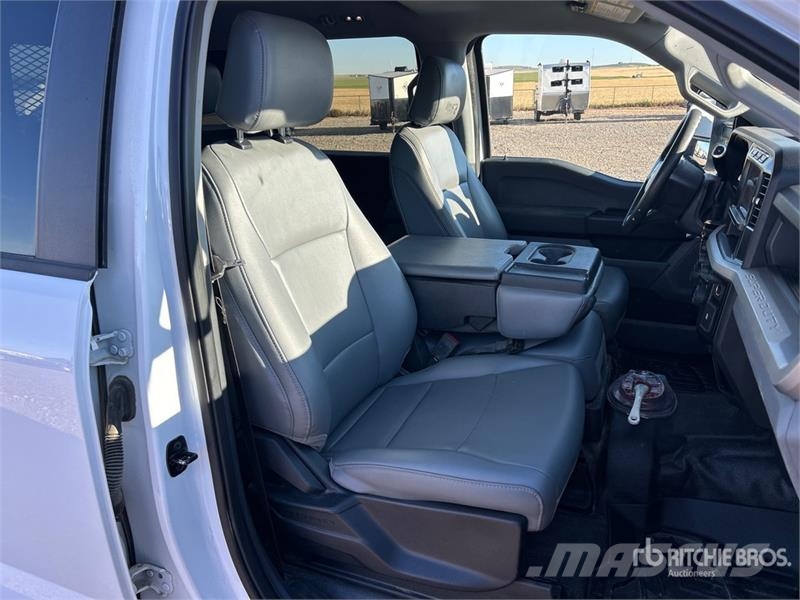 Ford F-350 平板栏板货车
