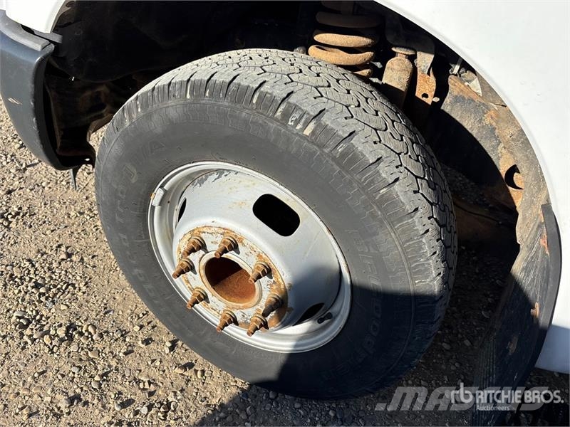 Ford F-350 Pritschenwagen/Pritschenwagen mit Seitenklappe
