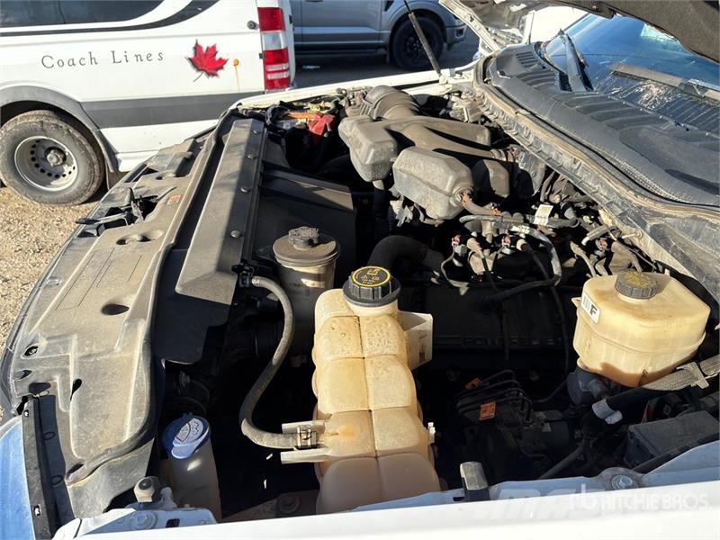 Ford F-350 Platós / Ponyvás teherautók
