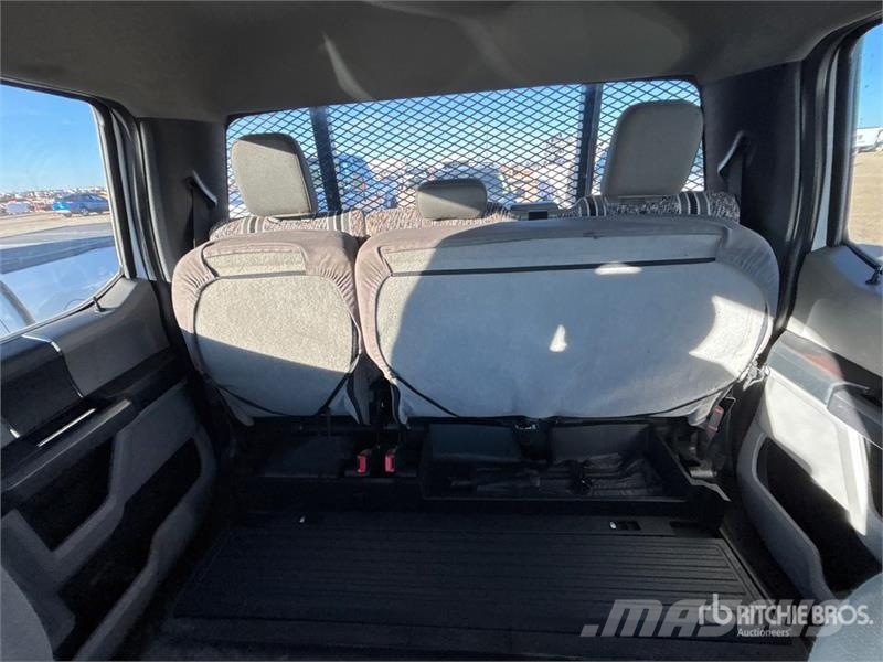 Ford F-350 Platós / Ponyvás teherautók