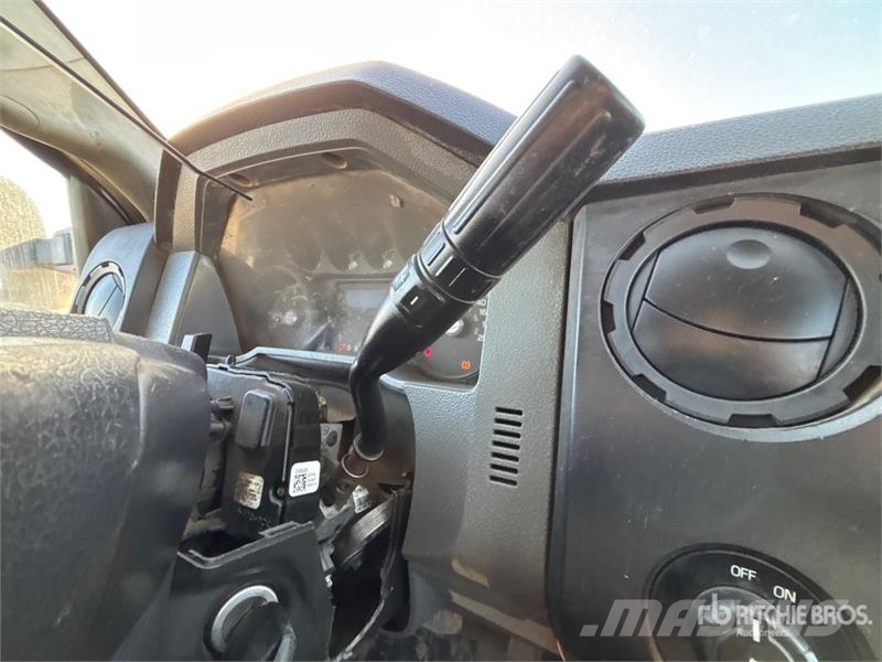 Ford F-350 Plošinové nákladné automobily/nákladné automobily so sklápacími bočnicami