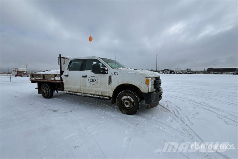 Ford F-350 Tovornjaki s kesonom/platojem