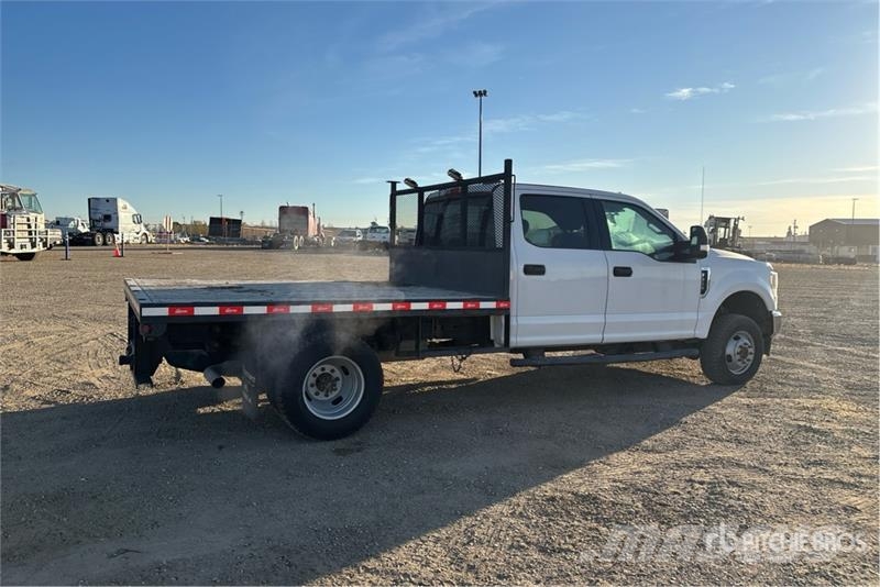 Ford F-350 Tovornjaki s kesonom/platojem