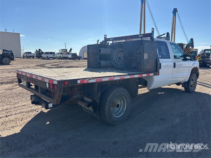 Ford F-350 平板栏板货车