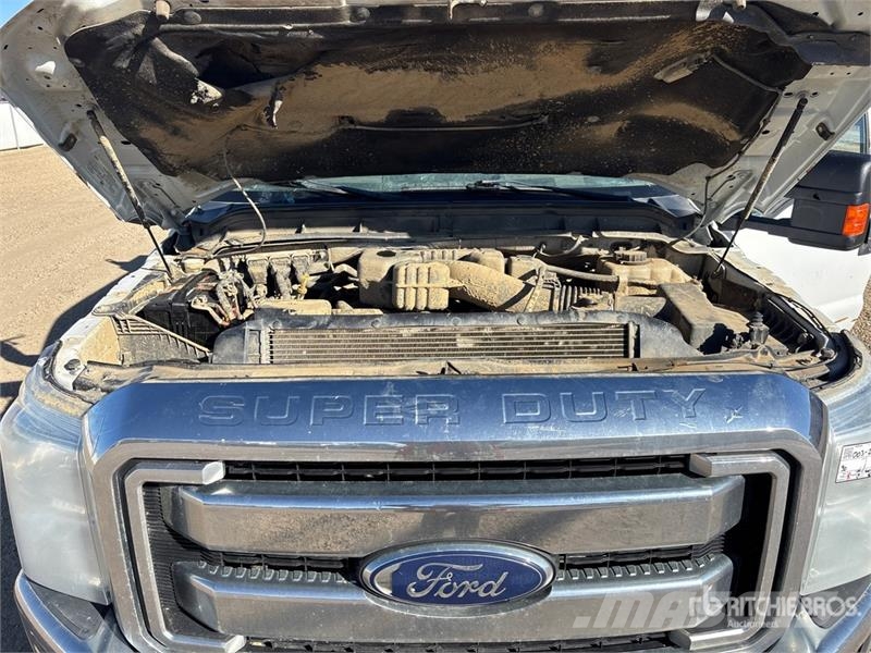 Ford F-350 平板栏板货车