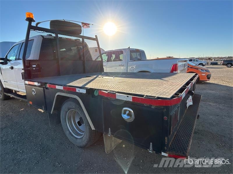 Ford F-350 Platós / Ponyvás teherautók