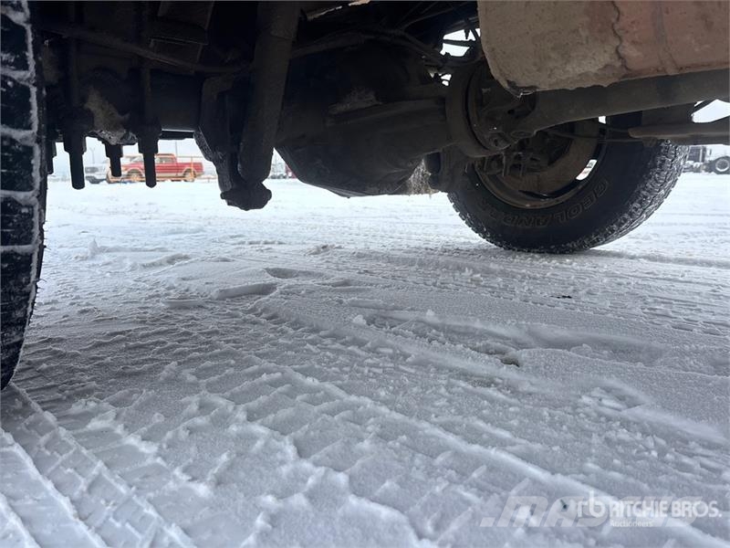 Ford F-350 Tovornjaki s kesonom/platojem